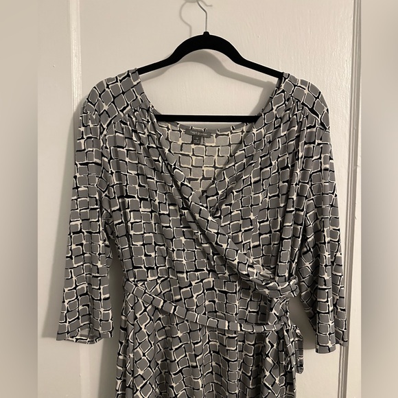 Apt. 9 Patterned Faux Wrap Dress Size 1X - Picture 3 of 5